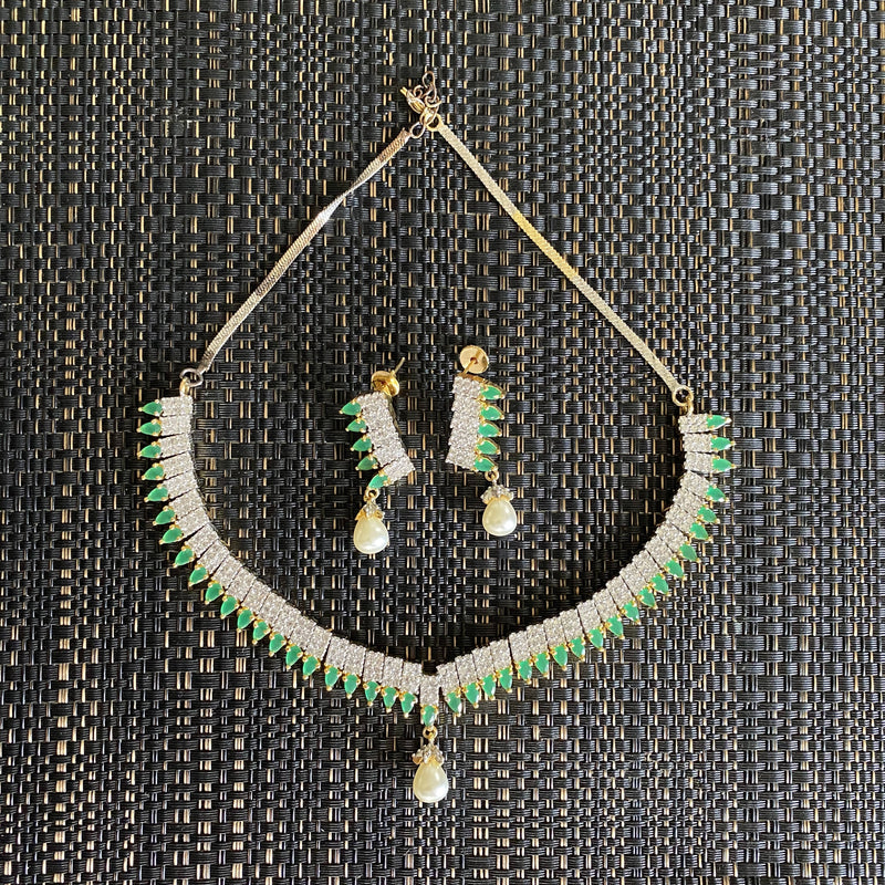 Green necklace with earrings